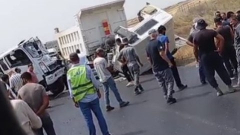 Füzulidə yük maşını evakuatorla toqquşdu