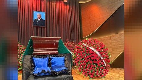 Prezident və xanımı&nbsp;Arif Babayevin vida mərasiminə əklil göndərdilər - FOTO