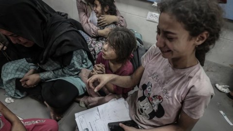 Britaniya&nbsp;ağır xəstə uşaqları Qəzzadan təxliyə edir