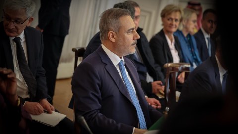 Fidan diplomatiyası: Yüksək səslə danışmır, amma hamı onu dinləyir