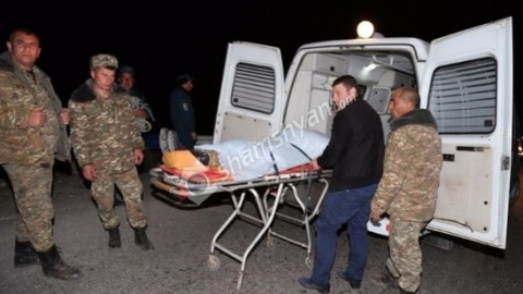 Ermənistan hərbçiləri qəzaya düşüb - 1 ölü, 6 yaralı