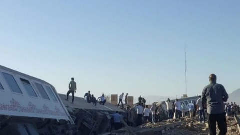 İranda qatar relsdən çıxdı - 30 nəfər yaralandı