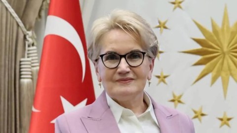 Mən evimdə otururam, siyasətlə əlaqəm yoxdur - Akşener sükutu pozdu