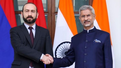 Mirzoyan onunla sülhü müzakirə etdi