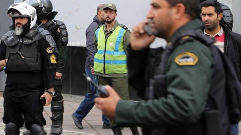 İranda polis idarəsinə hücum: Ölən&nbsp;və yaralanan&nbsp;var