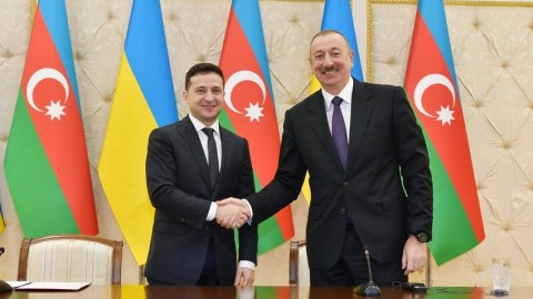 Zelenski İlham Əliyevə zəng etdi