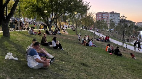 Zəlzələdən sonra 4 nəfər dağıntılar altından çıxarıldı