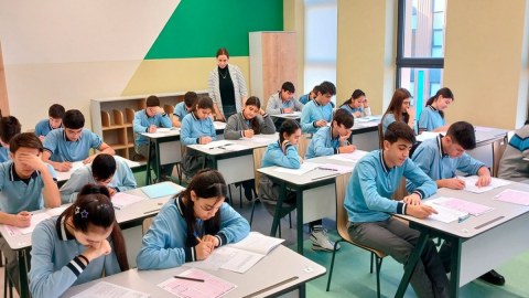 Şagirdlər imtahan suallarını əvvəlcədən ələ keçirib? - Araşdırma APARILIR