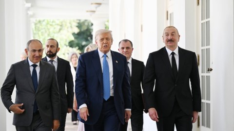 Tramp üçtərəfli görüşdən video PAYLAŞDI