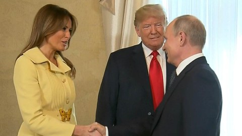 Tramp xanımının&nbsp;məktubunu Putinə təqdim etdi