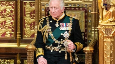 Britaniya Kralının səhhəti kəskin PİSLƏŞDİ