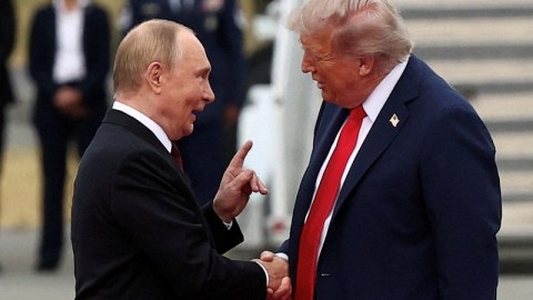 Putin görüşdən sonra onun zəngini gözləyir