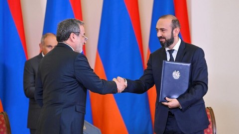 Mirzoyan &nbsp;iranlı həmkarı ilə görüşdü&nbsp;