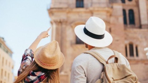 Qiymətlər optimallaşsa, Azərbaycana daha çox turist gələr - DEPUTAT