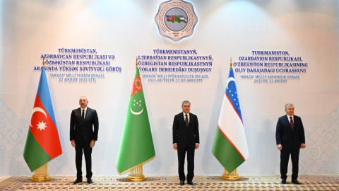 Liderlər mətbuata bəyanat verir