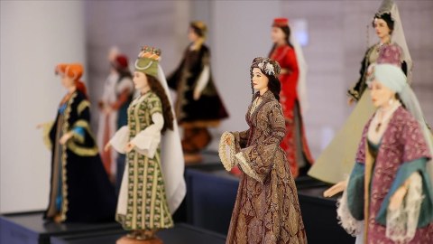 Türk aydınlar və mücahidləri sırasında - Türk xanımları