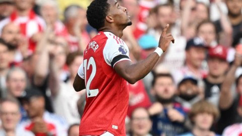 "Arsenal" darmadağınla üç xal qazandı