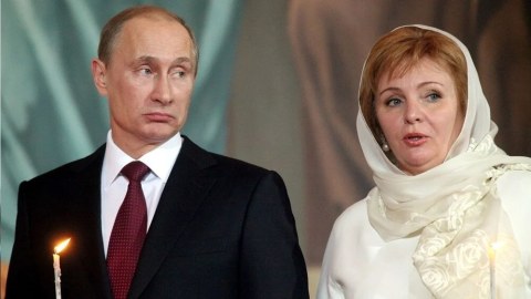 Zelenski Putinin keçmiş arvadına sanksiya tətbiq edib