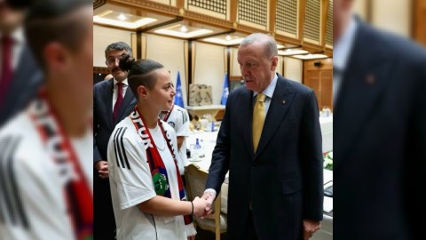 Ərdoğan Azərbaycan millisinin futbolçuları ilə görüşdü - FOTO