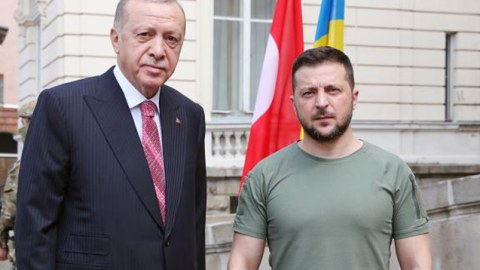 Zelenski Ərdoğanla Azərbaycan səfirliyinin&nbsp;vurulmasını müzakirə etdi