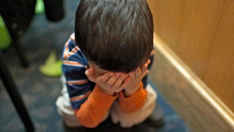 Zorakılığa məruz qalan uşaq niyə valideynlərinə qaytarılıb? - Məhkəmə AÇIQLADI