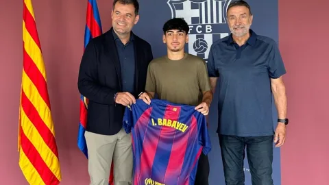 Azərbaycanlı futbolçu "Barselona" ilə müqavilə&nbsp;imzaladı