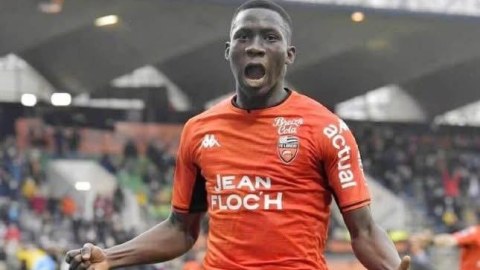 "Qarabağ" tarixinin ən bahalı transferi - Yeni oyunçu gəlir