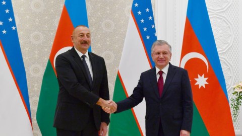 İlham Əliyev&nbsp;Mirziyoyevi TƏBRİK ETDİ