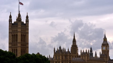 Britaniya parlamentində etiraz