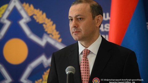 Qriqoryan Tehrandan sonra Parisə gedir