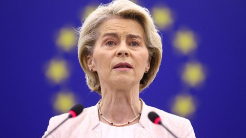 Fon der Leyen istefaya göndərilir?