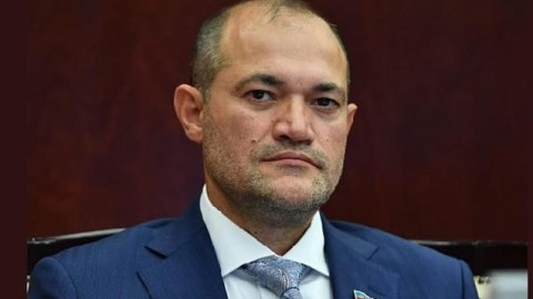 Deputat seçiciyə uduzdu