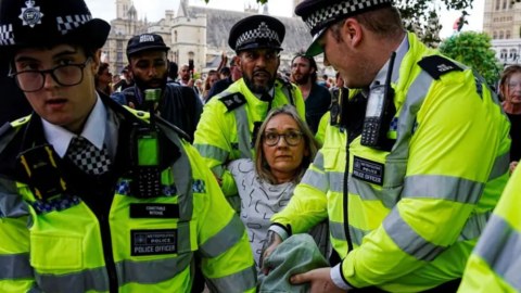 Londonda iğtişaşlar - Saxlanılanlar var