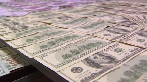 ABŞ dolları böhran zamanı bahalaşacaq?
