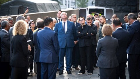 Azərbaycan diplomatları Kiyevdə Rusiyanın vurduğu binalara baxdılar