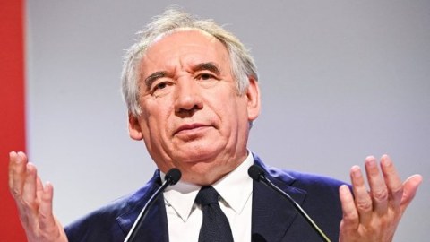 Fransada böhran - Baş nazir 9 ayda ikinci dəfə istefaya göndərildi