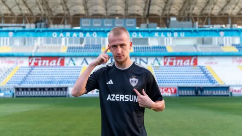 "Qarabağ"daha bir futbolçu ilə yollarını ayırdı