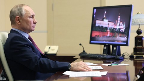 Putin ölkəni 3 bunkerdən idarə edir