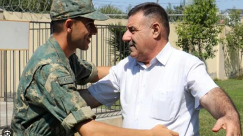 Əsgərlərlə valideynlərin görüşünə qadağa qüvvəyə mindi