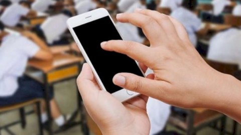 Bütün məktəblərdə telefon qadağan ediləcək - RƏSMİ