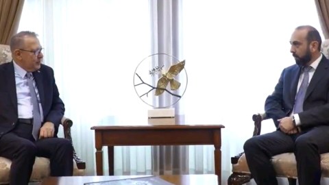 Mirzoyan Türkiyə diplomatla görüşdü