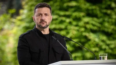 &ldquo;Ukraynanın torpaqlarını Putinə verməyəcəyik&rdquo; - ZELENSKİ
