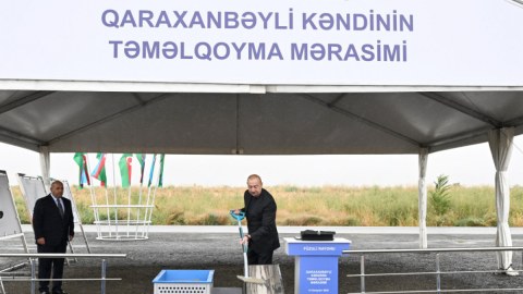 Prezident Füzulidə&nbsp;Qaraxanbəyli kəndinin təməlini qoydu