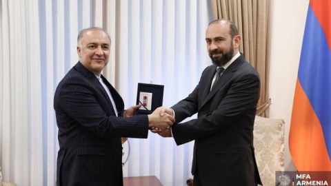 Ermənistan İran səfirinə &ldquo;Dostluq&rdquo; ordeni verdi