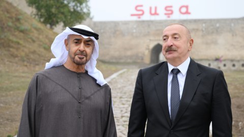Prezidentlər&nbsp;Şuşa qalasının önündə foto çəkdirdilər