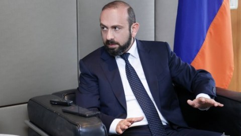 Mirzoyan Niderlanda getdi