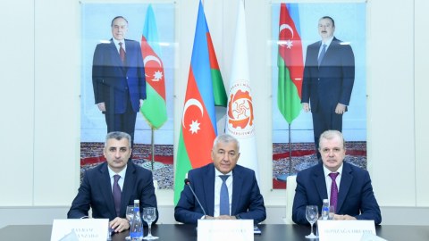 Rektor yüksək balla BMU-ya qəbul olan tələbələrlə görüşdü - FOTOLAR