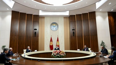 Əli Əsədov Qırğızıstan Prezidenti ilə görüşdü