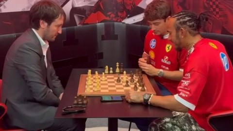 Teymur Rəcəbov "Formula 1" pilotları ilə şahmat oynadı