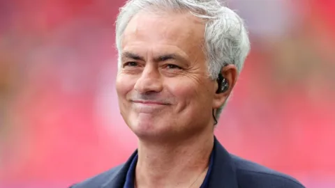 Mourinyo rəsmən "Benfika"da